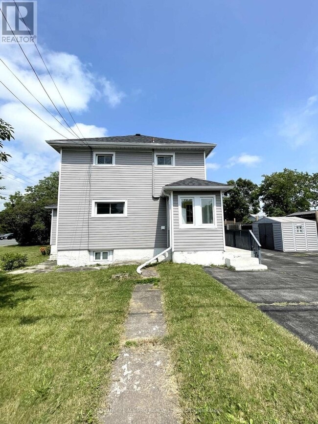 Building Photo - 215 Cannifton Rd N