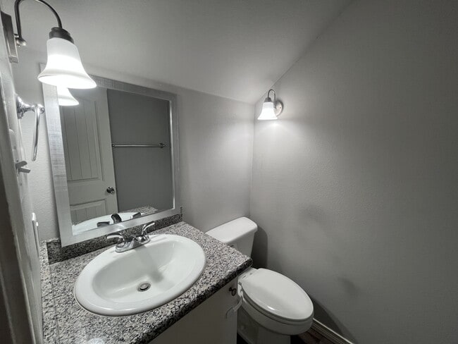 Foto del edificio - 3422 Itasca St