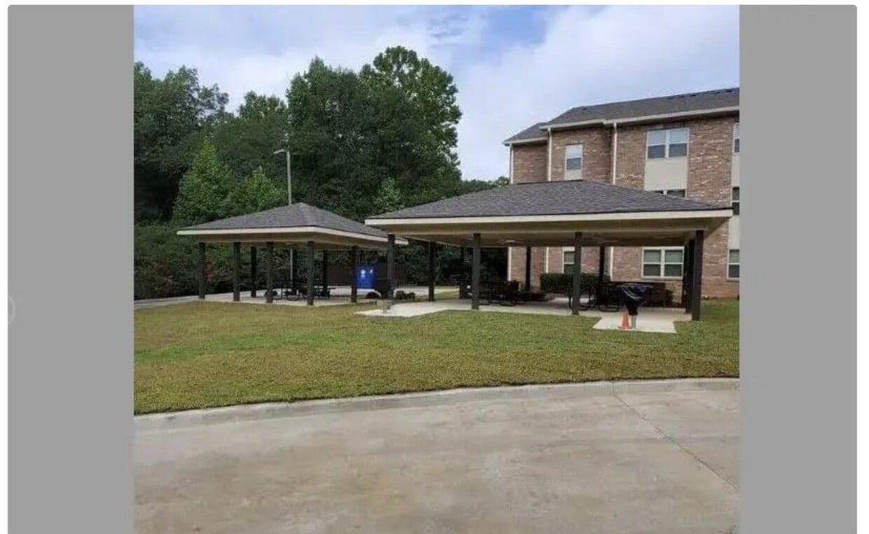 Building Photo - Winwood Manor