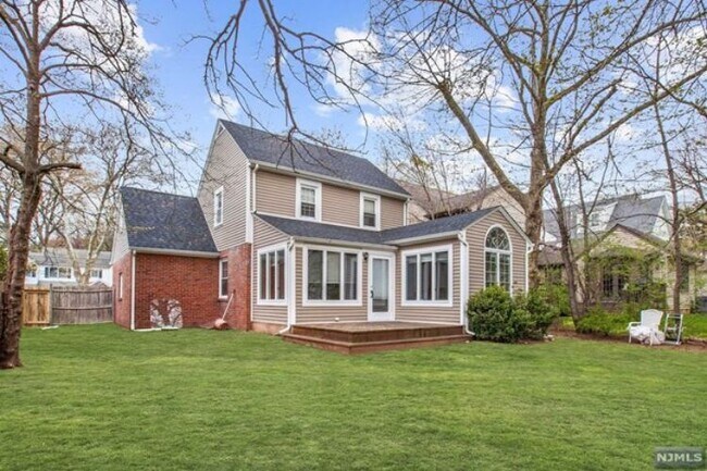 Building Photo - 1205 Sussex Rd