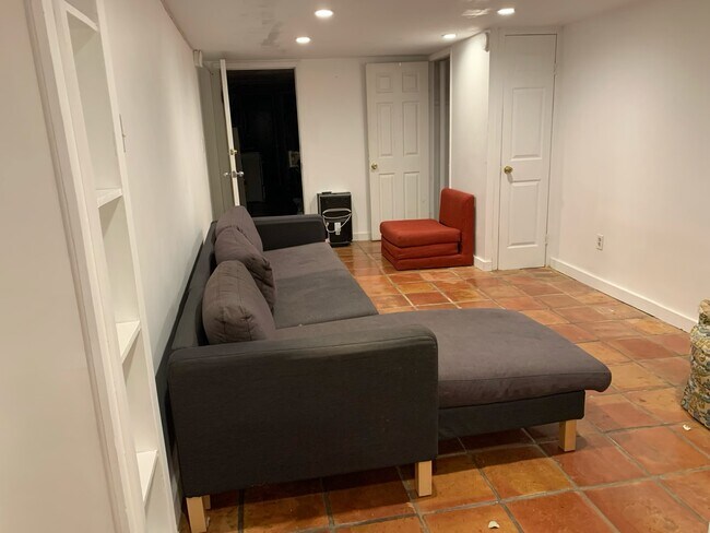 Foto del edificio - 138 N 7th St