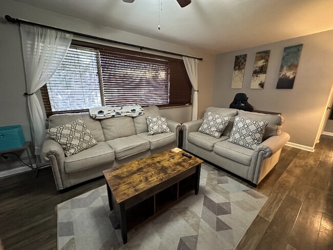 Foto del edificio - 1651 Beaverton Dr