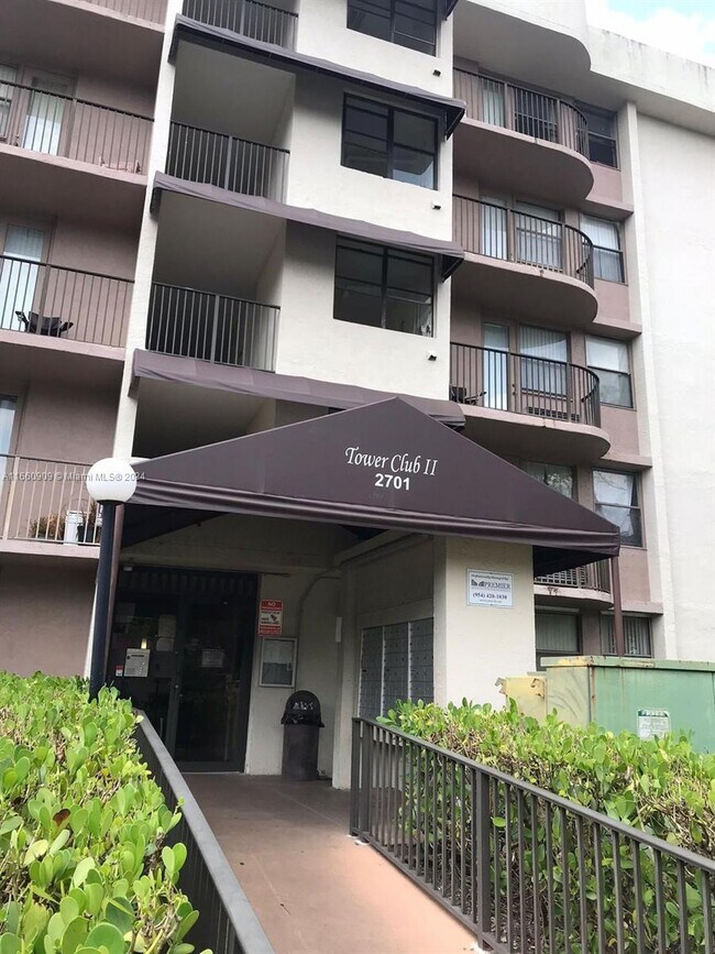 Foto del edificio - 2701 Riverside Dr