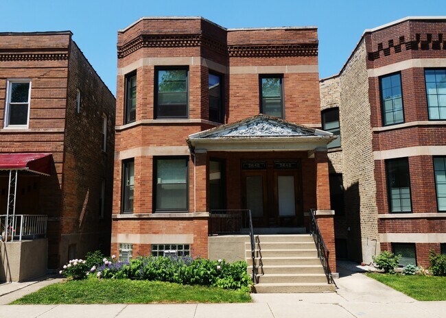 Building Photo - 3648 N Leavitt St