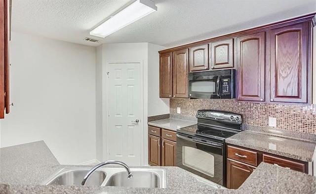 Foto del edificio - 6414 Valleybrooke Ct