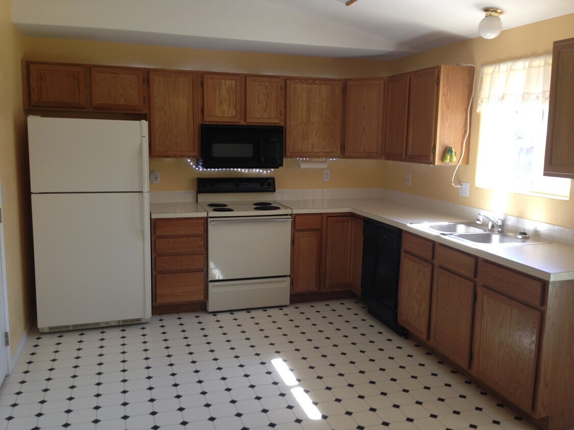 Foto principal - Great Two Bedroom Rancher- Airway Heights