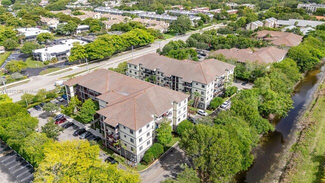 Foto del edificio - 2851 Riverside Dr