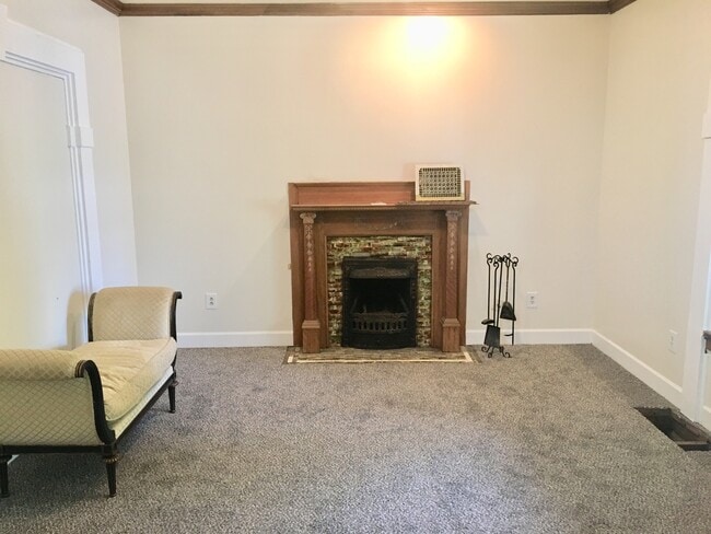 Living room - 1040 N Marion St