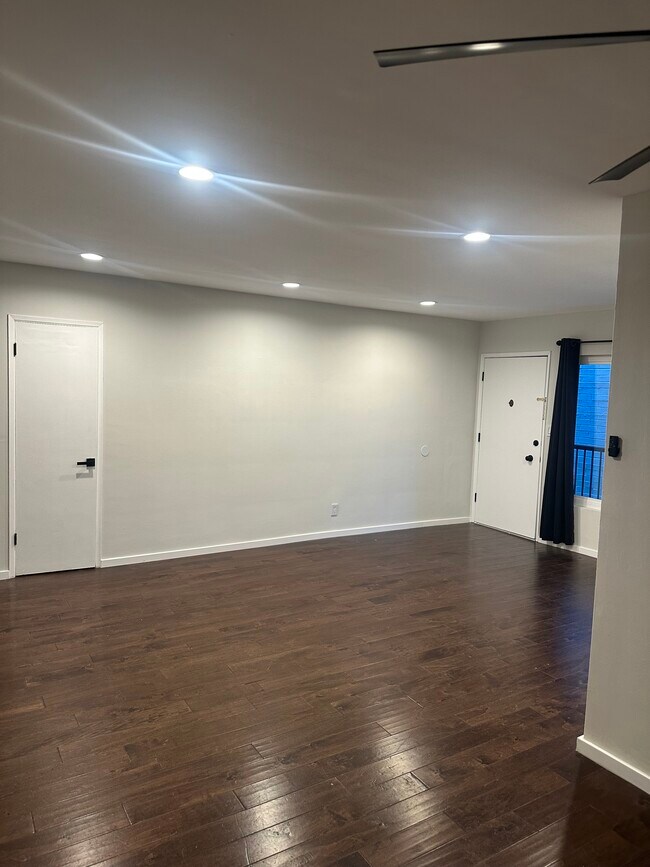 Foto del edificio - 8231 De Longpre Ave