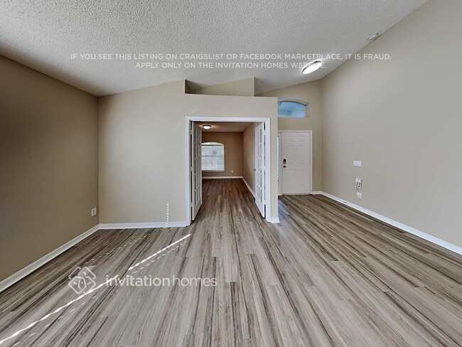Building Photo - 13733 Hawkeye Dr