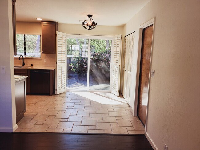 Foto del edificio - 1033 Meadow Way