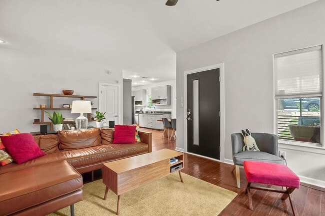 Building Photo - 2111 E 8th St