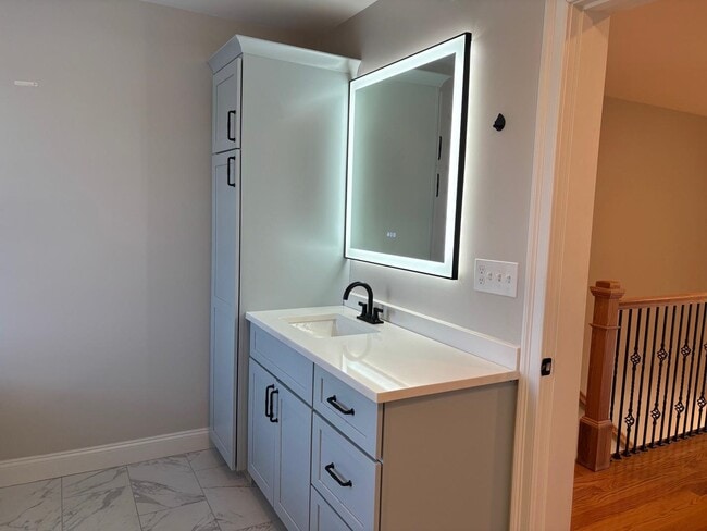 Building Photo - 159 Elm St