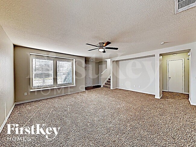 Foto del edificio - 5423 Montague Ln