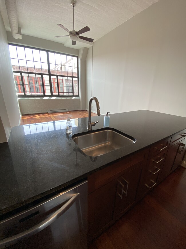 Foto del edificio - 2429 Locust St