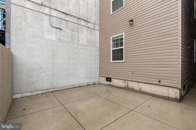 Foto del edificio - 1802 E Huntingdon St