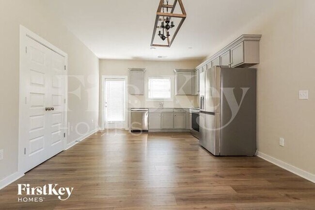 Building Photo - 671 Troubadour Ln