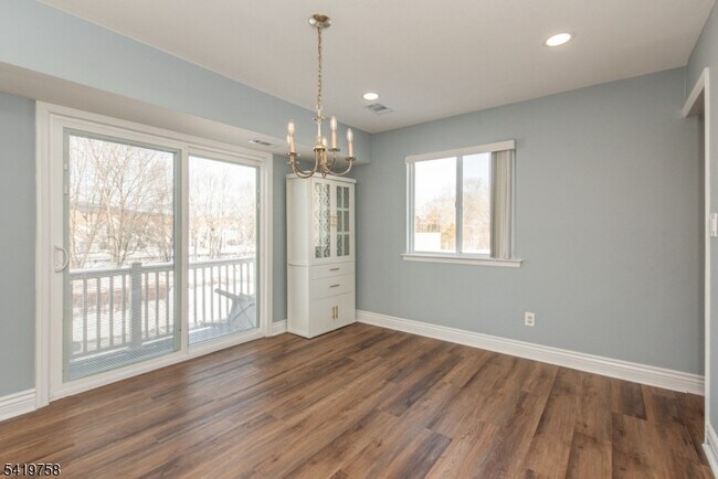 Foto del edificio - 56 Woods Edge Dr