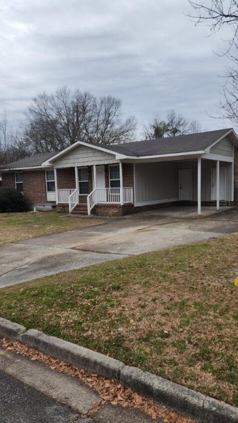 Foto principal - 3 Bed 1.5 Bath Home for Rent in Augusta!