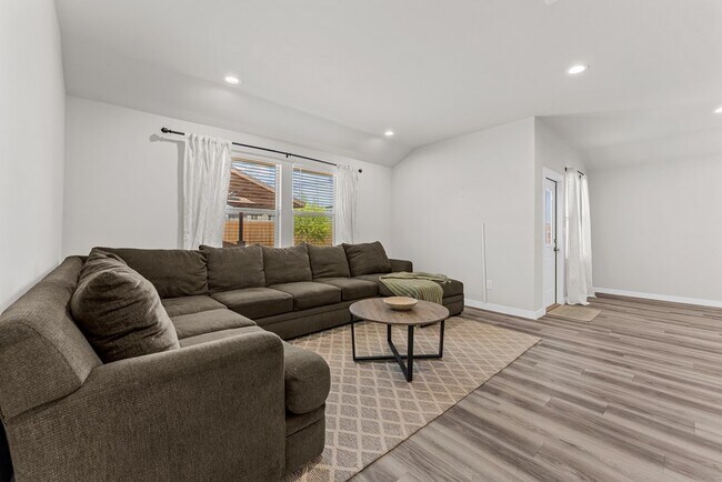 Foto del edificio - 7625 Purple Vitex Rd