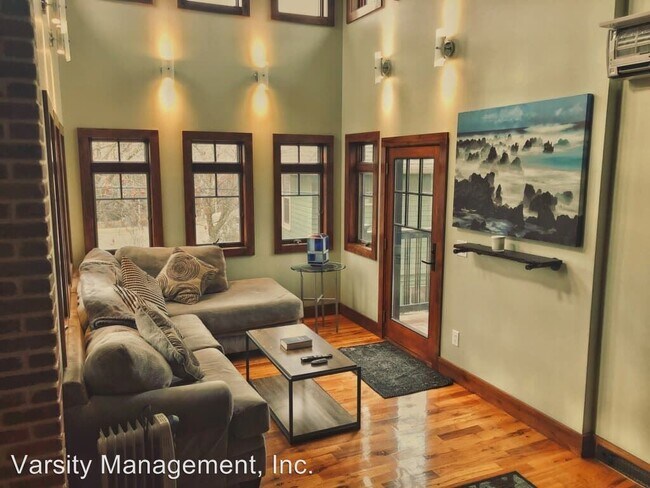 Building Photo - 215-217 Packard St