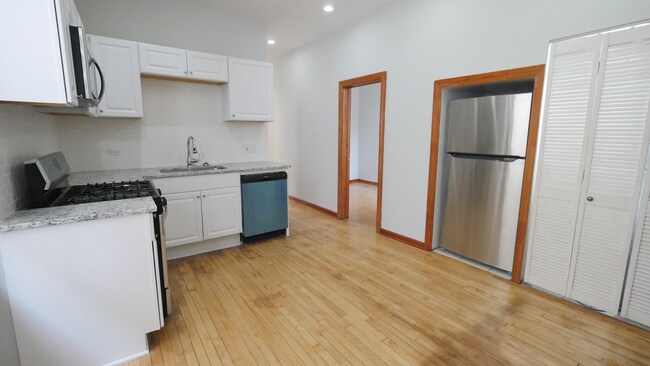 Foto del edificio - 1422 N Maplewood Ave