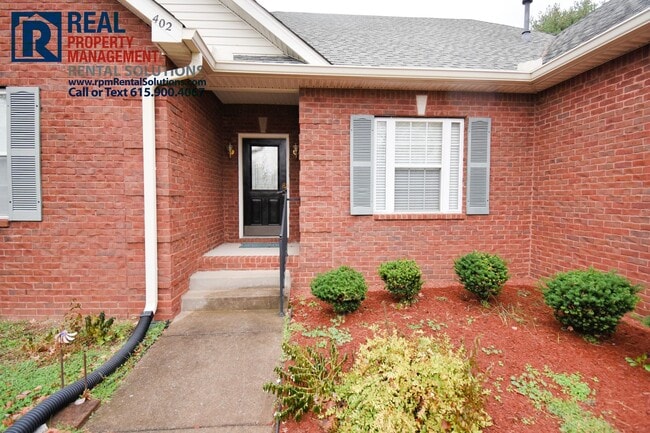 Building Photo - Adorable brick home in a great neighborhood! Huge bonus room and 2 car garage!
