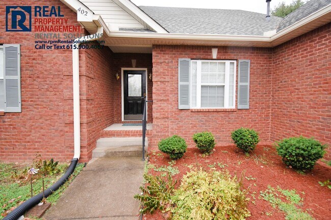 Foto del edificio - Adorable brick home in a great neighborhood! Huge bonus room and 2 car garage!