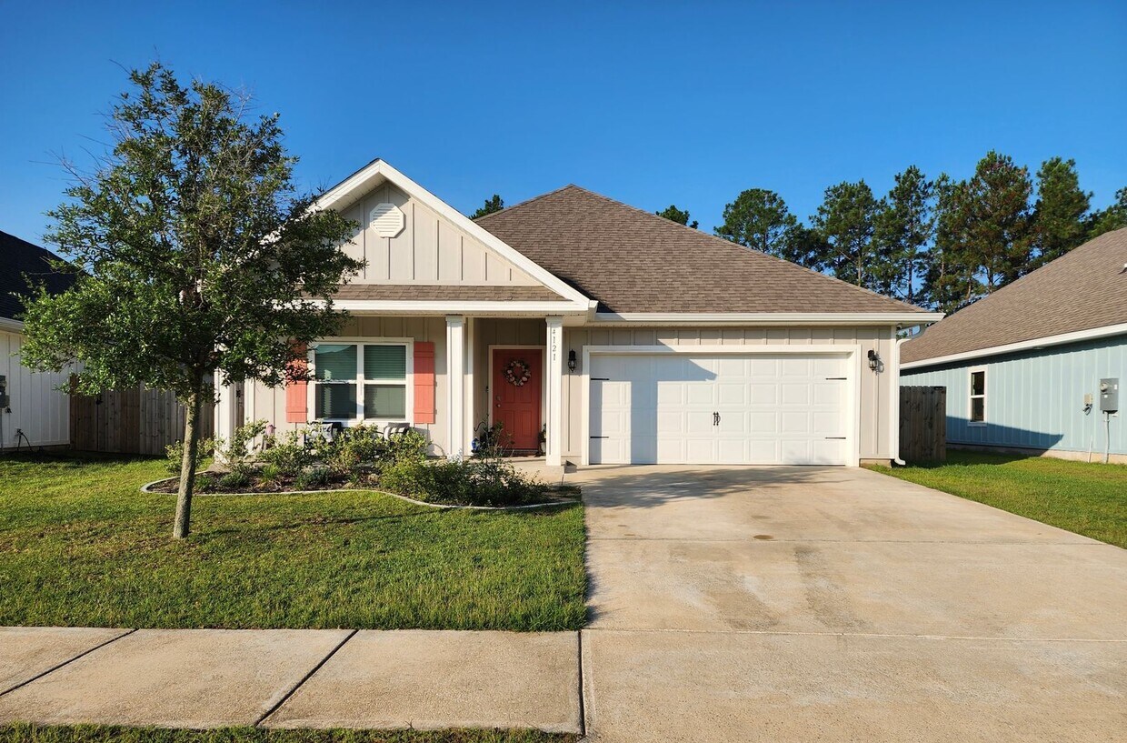 Primary Photo - Power Friendly 4 Bedroom
