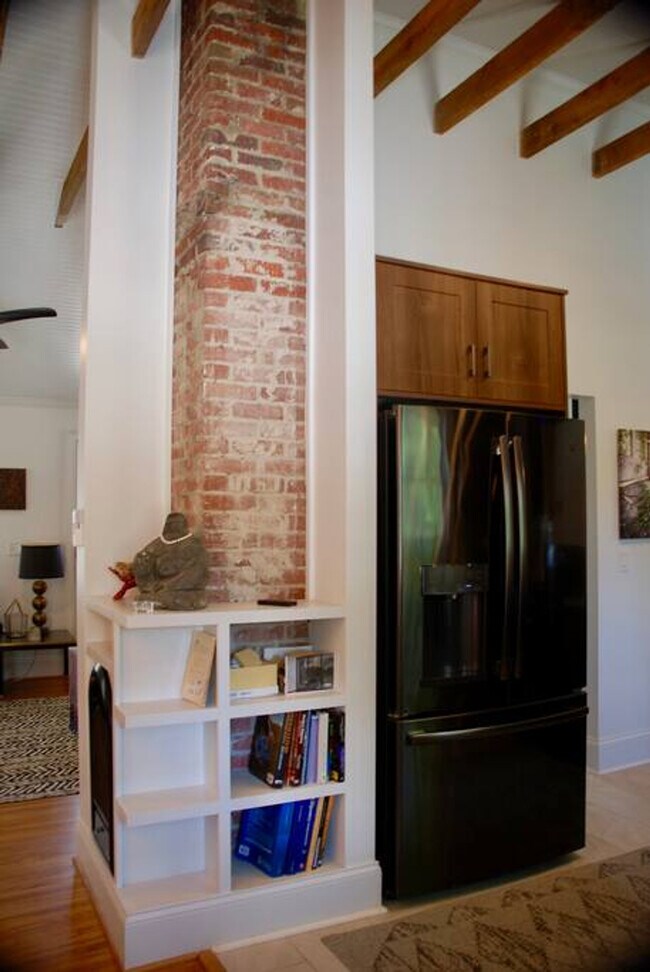 Foto del edificio - 4105 Dinglewood Ave