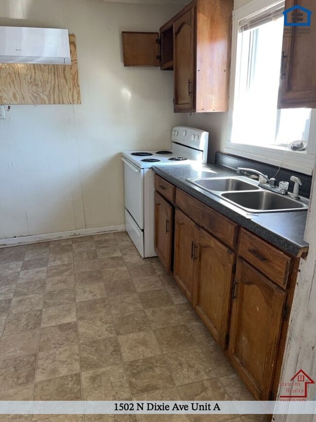 Building Photo - 1502 N Dixie Ave