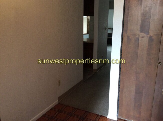Building Photo - 3 Bed, 2.5 bath Condo