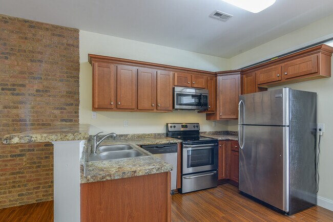 Building Photo - 407 S Roan St