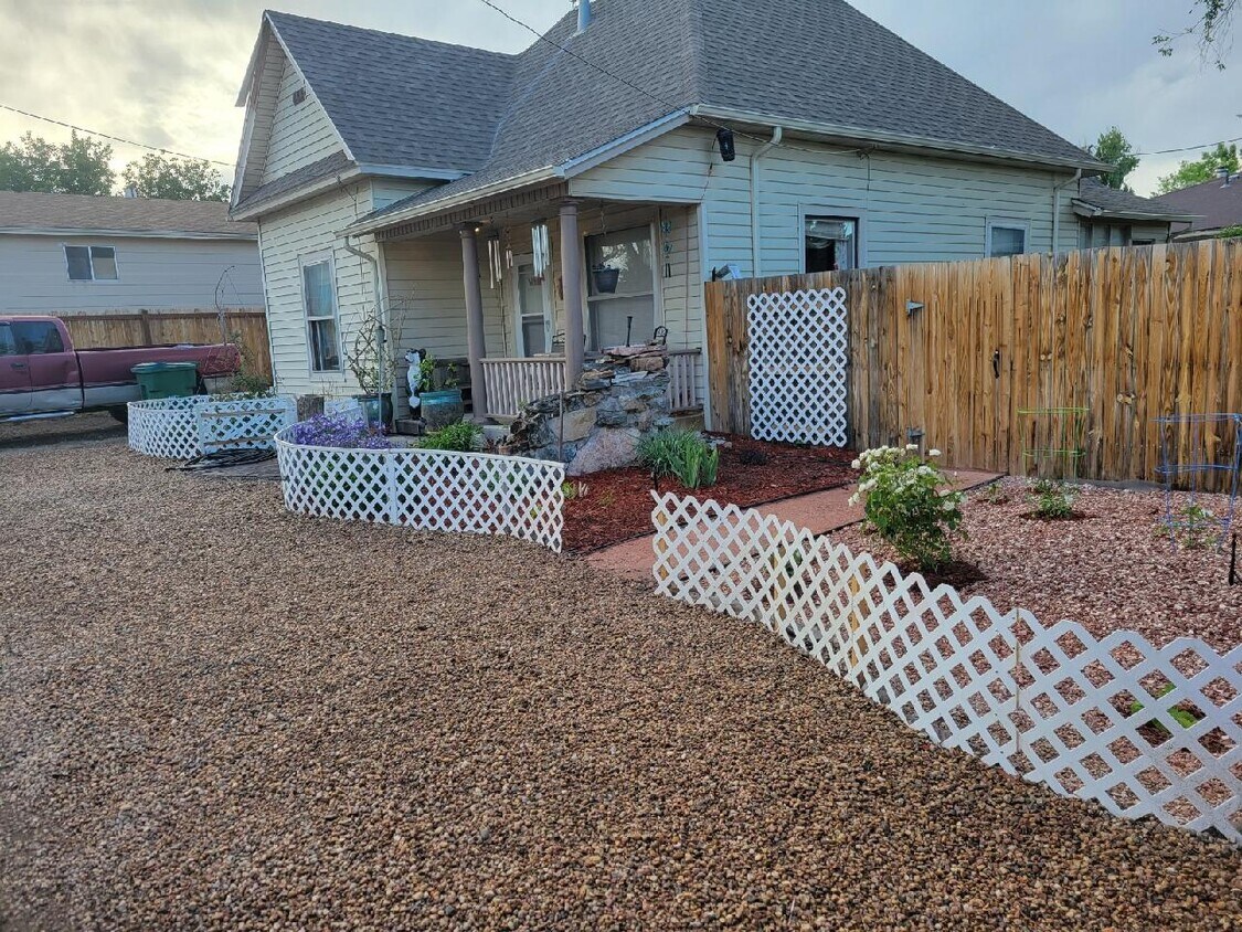 Foto principal - 1227 Pleasent Acres Dr.