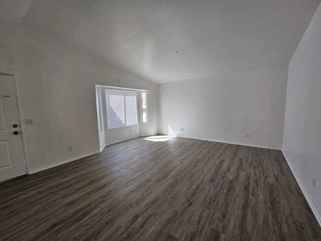 Foto del edificio - ***ALL BRAND NEW INSIDE***3 BED 2 BATH