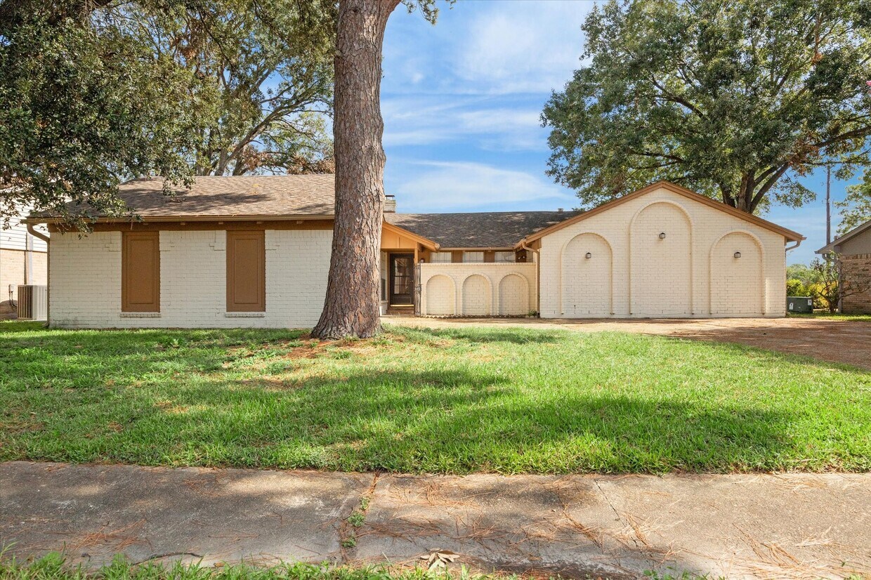 Foto principal - 5423 Bent Bough Ln