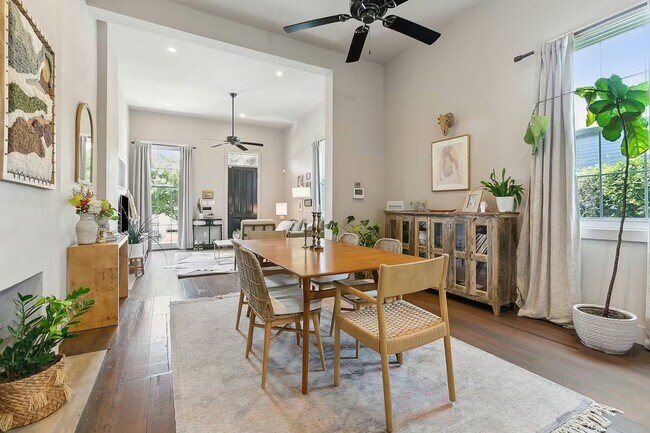 Foto del edificio - 719 Philip St