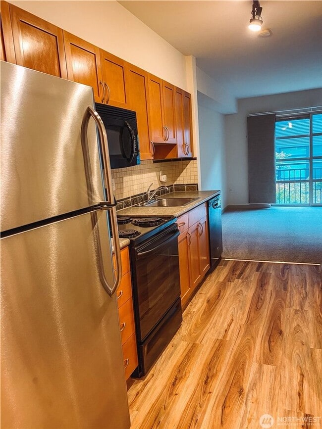 Building Photo - 0Bd/1Ba Bellevue Condo