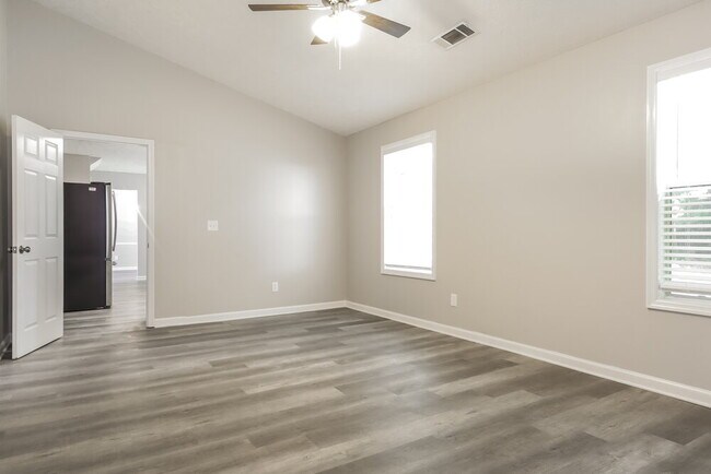 Building Photo - 7138 Lone Oak Trce