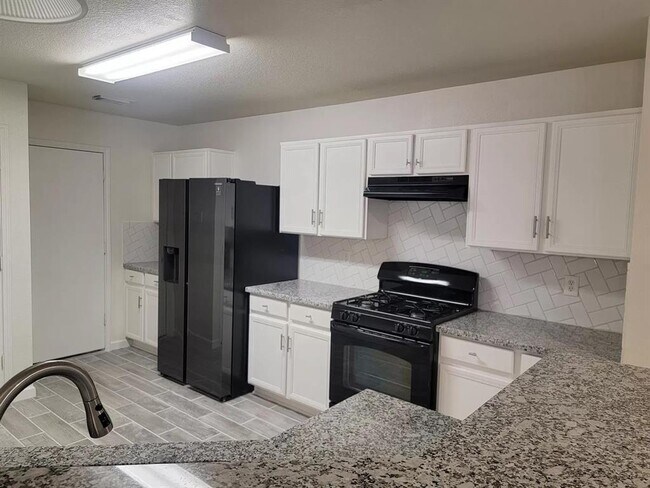 Foto del edificio - 18222 Valebluff Ln