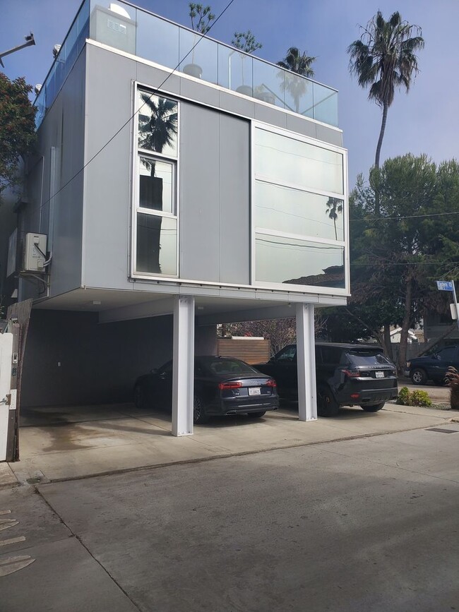 Building Photo - 487-489 CARROLL AVE.