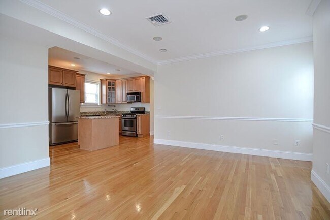 Building Photo - 2 br, 2 bath Condo - 211 L street 3 Unit 3