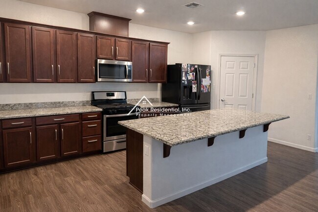 Building Photo - Updated Rocklin 3bd/2.5ba House!