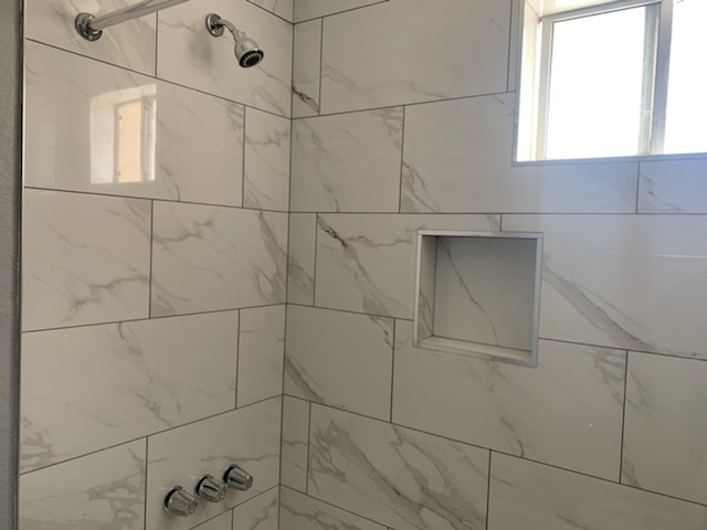 Beautiful tile bath - 2630 W Lincoln Ave