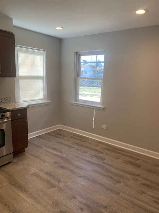 Building Photo - 3039 N Narragansett Ave