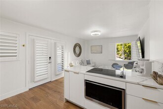 Building Photo - 175 5th Ave S