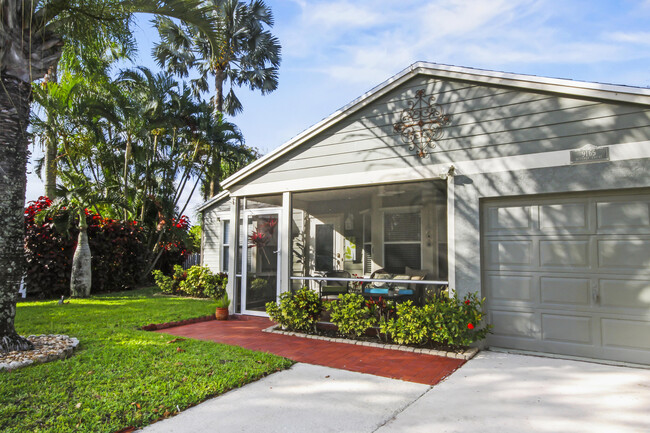 Building Photo - 9145 Beverly Ct