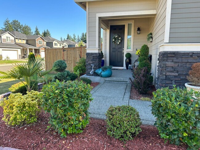 Building Photo - Pristine 4 bedroom home in Summerwood Park...