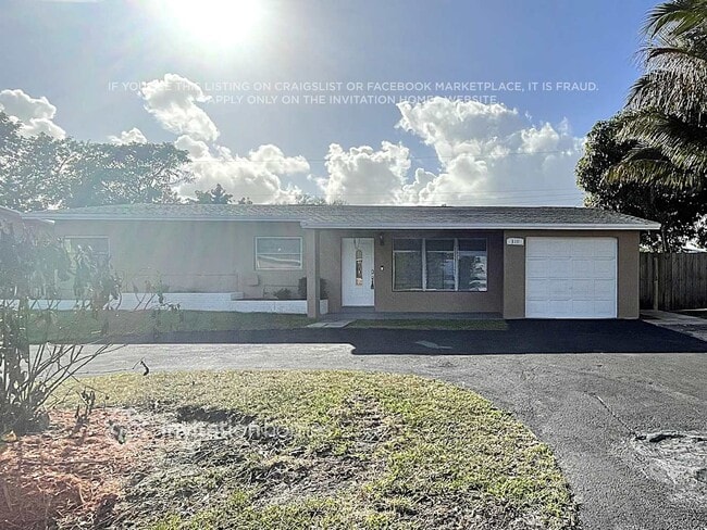 Building Photo - 3111 NE 9th Ave