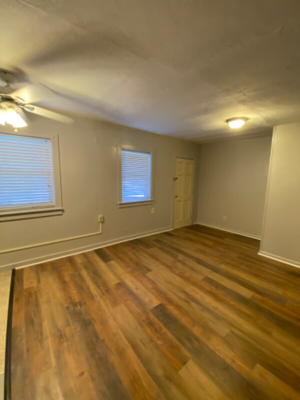 Foto del edificio - 308 E Cherry Alley